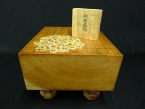 X457 天然木製 榧木 脚付き将棋盤 将棋駒 へそ付き 盤厚14.5cm 重さ7000ｇ ボードゲーム/100