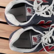 z8500【373】ニューバランス US12 30.0cm/濃灰 ダークグレー 赤 レッド アイボリー newbalance メンズ スニーカー 中古_画像6