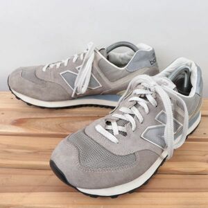 z8743【574】ニューバランス US9.5 27.5cm/灰 グレー 銀 シルバー newbalance メンズ スニーカー 中古