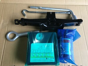 231101 三菱 ｅＫスペース B11A 車載工具 ジャッキ　パンク修理キット