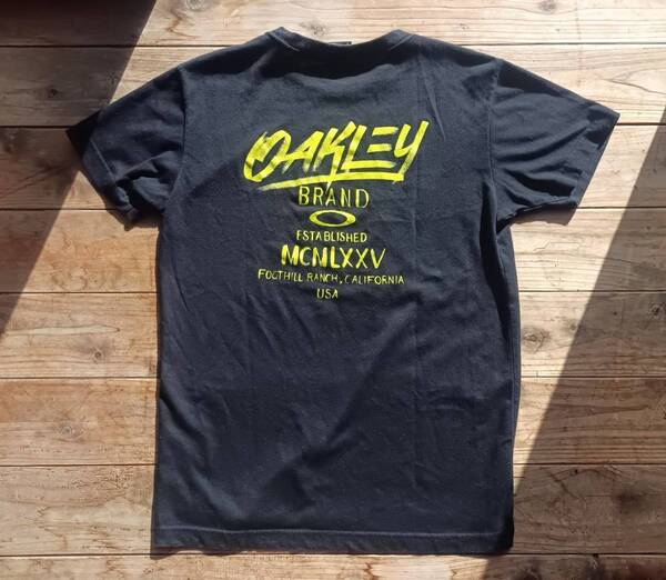 送料無料♪OAKLEY オークリー Tシャツ size L ブラック×イエロー 黒×黄色 速乾 アウトドア USED古着