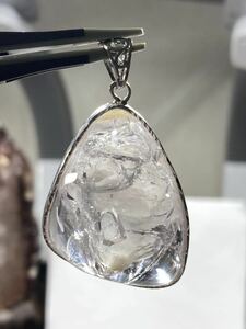 【可動域大きい 気泡大きい 流砂あり】特別な 水入り 水晶 シルバーペンダントトップ 約25.7g 1211