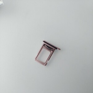 iPhone15 ピンク　SIM＋SIMカードトレイ　