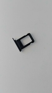 iPhone15 ブラック　SIM＋SIMカードトレイ　