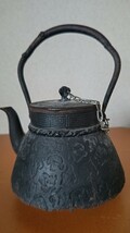 煎茶道具　中国　南部鉄器　茶壺　急須　鉄製　菊柄　南部鉄器 ミニ鉄瓶 南部鉄瓶 茶器 金属工芸品　アンティーク_画像1