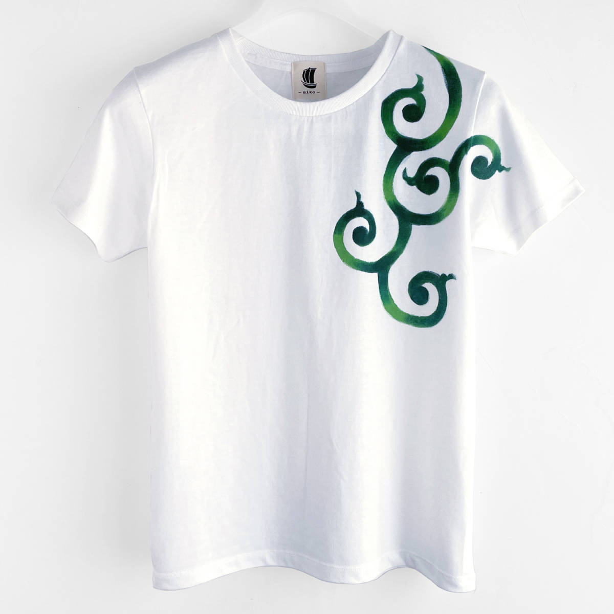 レディースTシャツ Mサイズ 唐草柄緑Tシャツ ホワイト ハンドメイド 手描きTシャツ, Mサイズ, 丸首, 柄もの