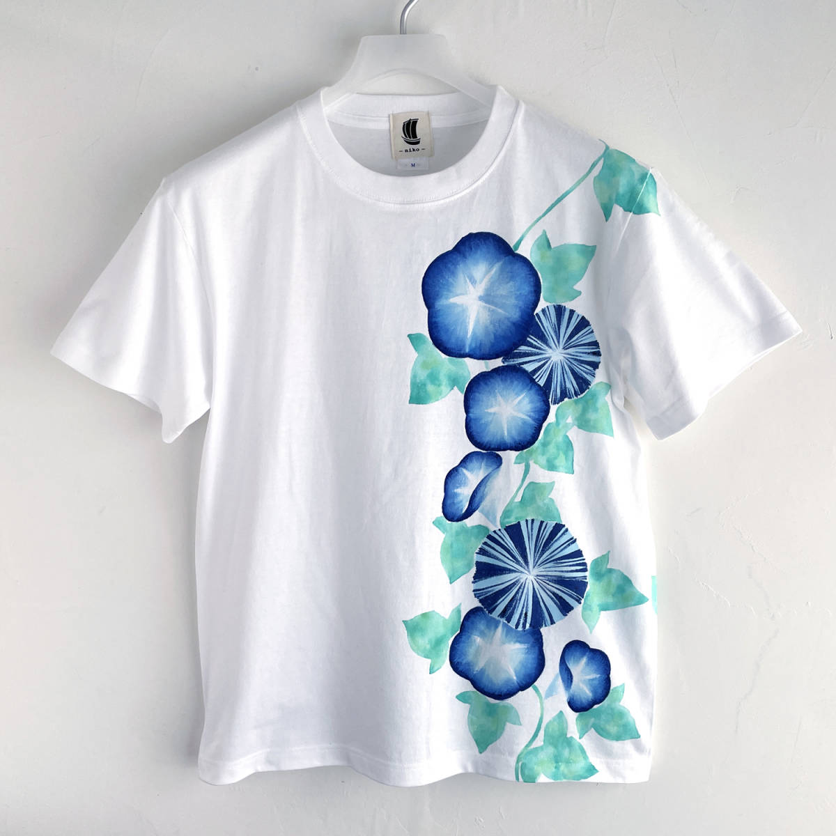 Men's T-shirt, size M, white, morning glory pattern T-shirt, hand-drawn morning glory flower T-shirt, Medium size, Crew neck, Patterned