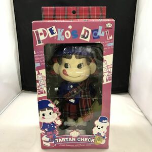 Z109-I43-2471 ペコちゃん人形 2008 Peko`s Doll 箱付き W約16㎝×D約11㎝×H約29㎝ TARTAN CHECK タータンチェック フィギュア