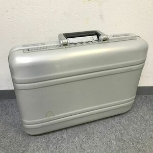 A243-H5-2464 Zero Halliburton ゼロハリバートン アタッシュケース シルバーカラー 約45×32×11cm アルミアタッシュ ビジネスバック 鞄