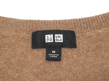 カシミヤ100％！美品 UNIQLO ユニクロ 高級素材 PURE CASHMERE Vネック ニットセーター キャメル M メンズ_画像4