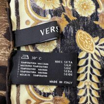 H206-H25-13◎ VERSACE ヴェルサーチ スカーフ 服飾小物 ファション小物 ブランド品 約86cm×86cm_画像9