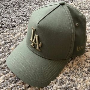 NEW ERAニューエラ キャップ ベースボールキャップ ドジャース モスグリーン 新品 ロサンゼルス　帽子　メジャーリーグ　LA