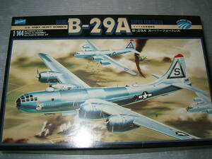 1/144　クラウン　B-29A　　　　　　　　　　　　　　　　オ4-4