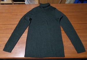UNIQLO ユニクロ タートルネックセーター カラー：GREEN サイズ：Lサイズ