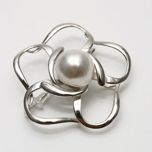  south . White Butterfly pearl pearl brooch 14mm white color silver made 