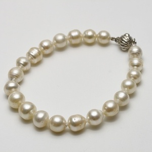  south . White Butterfly pearl pearl bracele 8-7mm white color 