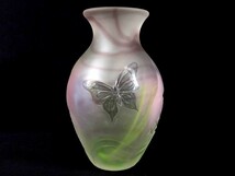 陽刻蜻蛉蝶紋硝子花瓶　花器　高さ18cm 超蝶綺麗_画像3