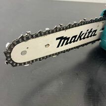 d☆●62 makita 充電式チェーンソーMUC204D 18Vバッテリー 付き 電動工具 大工道具 切断機 工具箱付き　取扱説明書付き 替刃付き　マキタ _画像8