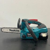 d☆●62 makita 充電式チェーンソーMUC204D 18Vバッテリー 付き 電動工具 大工道具 切断機 工具箱付き　取扱説明書付き 替刃付き　マキタ _画像2