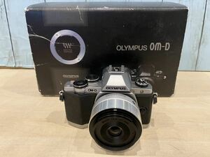 津a◇ OLYMPUS オリンパス OM-D E-M10 SIGMA 30mm 1:2.8 DN ミラーレス一眼レフカメラ デジタルカメラ 中古品