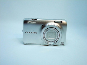 Coolpix S6300 クリスタルシルバーを出品します