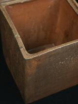 D美術　江戸初期　古備前　四方型水指 　備前焼　茶道具　漆蓋　共箱　２kg　時代物　 珍しい　古道具　美術品q348_画像7