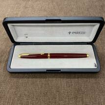 【X-26】PARKER パーカー 万年筆 筆記具 ペン先585 K14 ゴールド ワインレッドカラー ※インクなし 執筆未確認 ケース付属 字入り_画像1