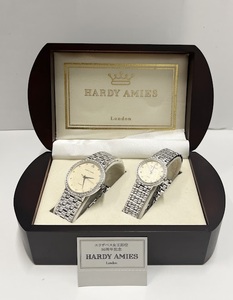 【JBI 3640】 1円〜 HARDY AMIES LONDON ハーディエイミス エリザベス女王即位50周年記念 HA-2201 QZ ペア 腕時計 不働 ジャンク 現状品