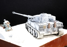 1/35 ドイツ軍 タイガーⅠ 極初期型 冬季戦ジオラマ制作完成品（作品サイズ幅250mm×奥行250mm×高さ150mm）_画像5