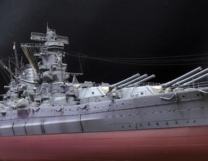 ミヤ 1/350 艦船シリーズ No.25 日本海軍 戦艦 大和 （1945最終時）「黒甲板塗装プロモデラー作品」制作完成品（アクリルケース付き）