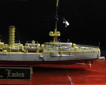 プロモデラーK氏制作 1/350 ドイツ海軍 軽巡洋艦 エムデン完成品（長さ410ｍｍ×幅110ｍｍ×高さ180ｍｍ）アクリルケース付_画像8