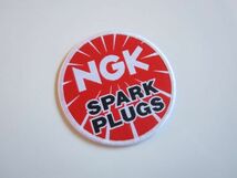 NGK SPARK PLUGS スパークプラグ 長方形 赤 白 プリント ワッペン/自動車 バイク スポンサー Z02_画像1