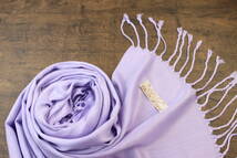 新品【パシュミナ Pashmina】無地 パステルパープル PURPLE 紫 Plain 大判 ストール カシミア100% Cashmere 訳あり_画像2