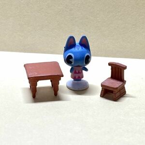 【どうぶつの森】 フィギュア3点　ネコのブーケ&家具テーブル、チェア（タカラ　森をつくろう！）