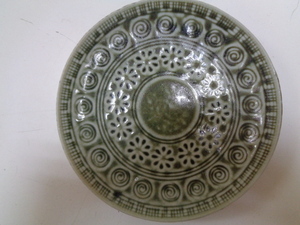 d521-60 渦小菊文小皿 銘々皿 和皿 直径12センチ 高さ0.5センチ 茶懐石道具