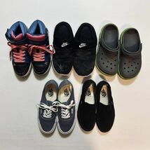 【お買い得】15足まとめ売り　adidas NIKE コンバース リーボック　VANS CROCS UNIQLOなど　スニーカー　サンダル　　＊AO_画像2