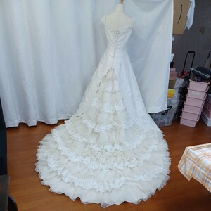  Mill key white. wedding dress,9 number, gorgeous frill. train, Kirakira shines Aurora. beads, off shoulder 