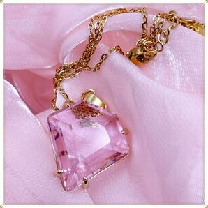 値下げ★ダイヤモンド型のクリスタルペンダント・ネックレス　ピンクのジェムストーン