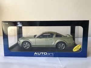 1/18スケール　オートアート（ITEM73011）フォードマスタングGT2005　2004オートショーVer　ライム　未使用品！！