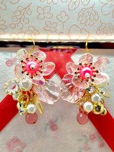 大ぶり お花 ポスト ジャラジャラ チャーム かわいい ☆ 大人かわいい ハンドメイドピアス