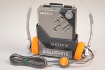 整備済み/完全動作★貴重な元箱セット！良い音質のSONY WM-2 (銀) ウォークマンⅡです。純正ヘッドホンMDR-4L1S、バッテリーケースEBP-500_画像4