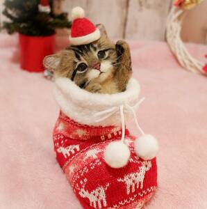 funwari■□■ 羊毛フェルト　サンタブーツと元気いっぱい仔猫ちゃん　キジトラ　猫　クリスマス　飾り　ハンドメイド