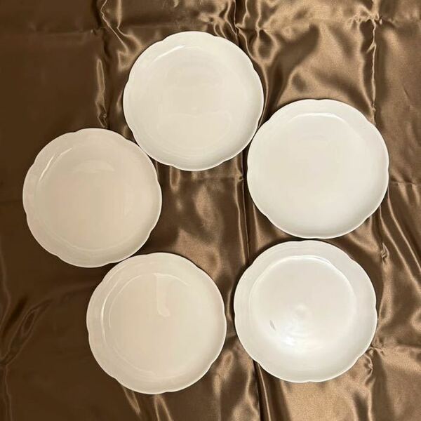 【未使用品】【送料無料】ヤマザキ春のパン祭り 山崎春のパンまつり 2019年　白いフローラルディッシュ５枚セット 白い皿