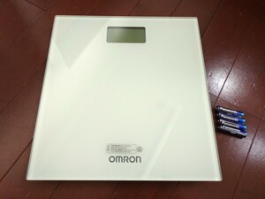 ★中古「OMRON オムロン体重計 スマホ連動 HN-300T2-JTW ホワイト」スマホに測定値データ自動転送管理オムロンコネクトBMI計算 電池付き