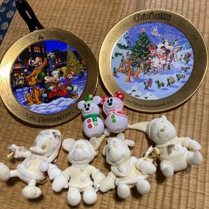 ディズニーランド　クリスマス　デコレーションプレート　1994年　1996年　装飾絵皿　ミッキー ミニー　プー　ぬいぐるみバッジ　ホワイト