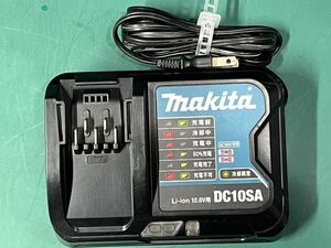 makita マキタ 充電器 Li-ion 10.8V用 AC100V専用 DC10SA 通電のみ確認　(60s)