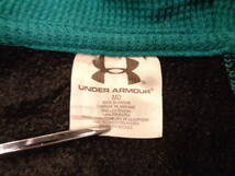 e234◆UNDER ARMOUR ジップアップフーディー◆アンダーアーマー MD ポリ素材 ジャージ 右袖カスレプリント左胸ロゴ刺繍入 黒色 スポーツ 4I_画像4