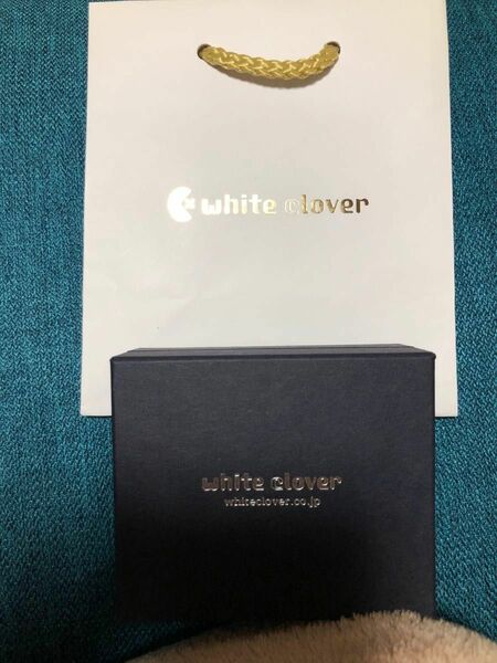 whiteclover　ギフトボックス　紙袋
