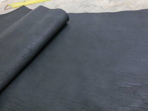 S18　墨黒　コンビ鞣し　味わいシボ　コンビ鞣しタンニン含　もっちり感有　1,7~2,2ミリ　最長部約111×46㎝　革小物レザークラフト材料