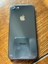 iPhone 8　64GB　ブラック　本体のみ　初期化済　SIMなし　中古_画像2